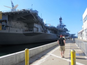 Henrik auf dem Weg zur USS Midway
